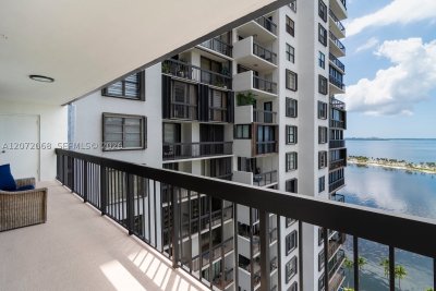 Comprar apartamento en Brickell Bay Club 2212