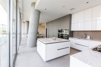 Comprar apartamento en Grove at Grand Bay 602S