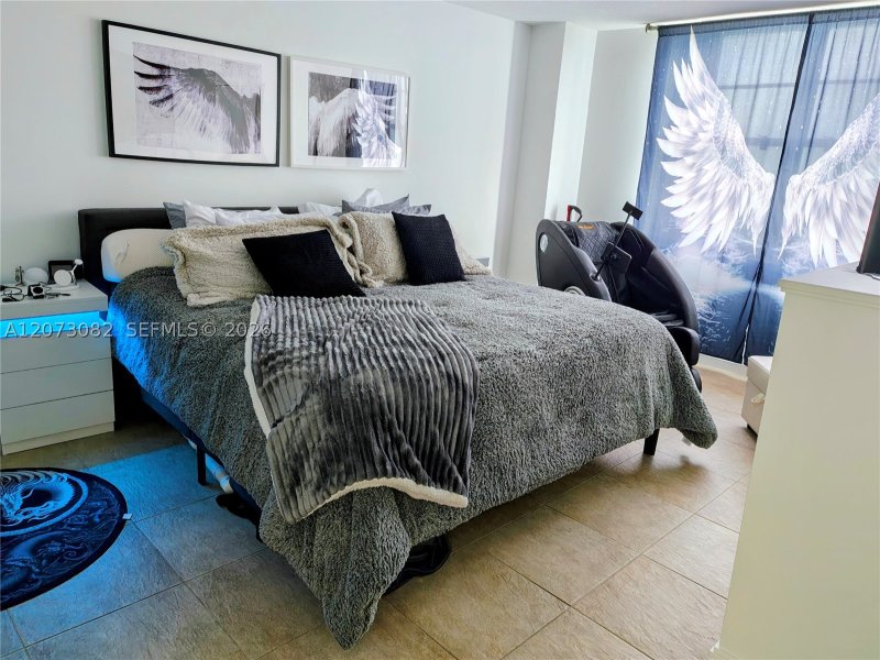 Condo for sale at Brickell Bay Club 2814