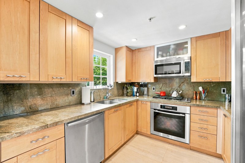 Condo for sale at Armitage Place 113