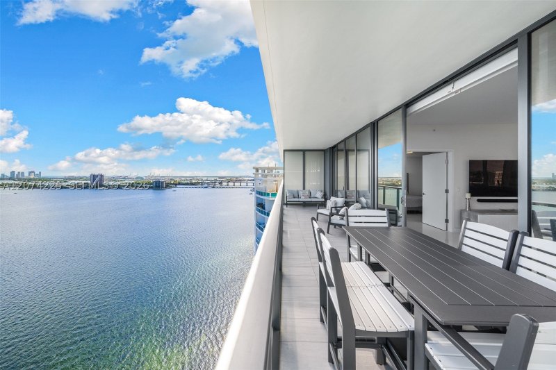 Condo for sale at Elysee Miami 2102