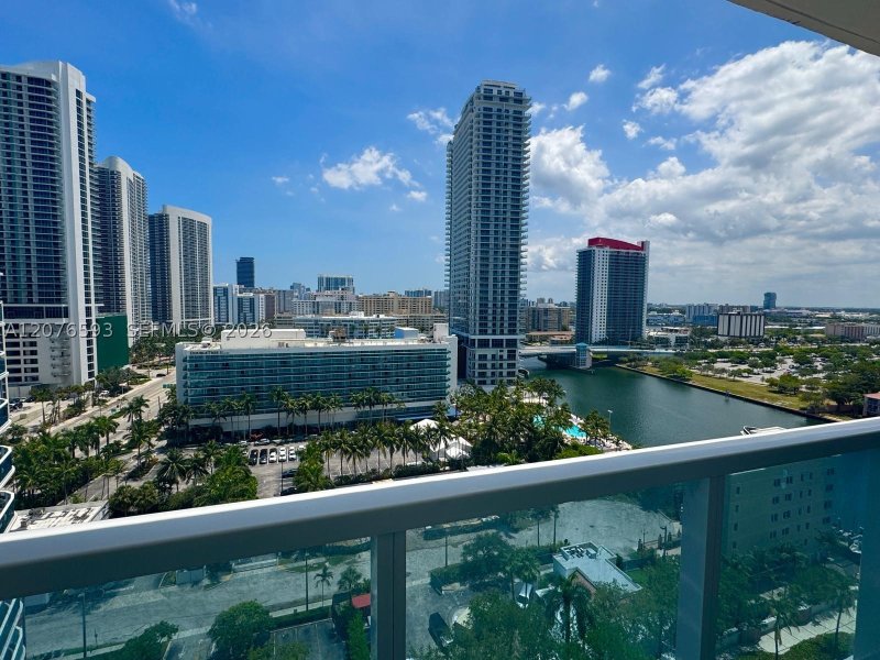 Condo for sale at Hallmark of Hollywood 1710