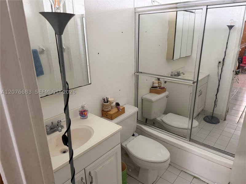 Condo for sale at Lincoln Towers E705