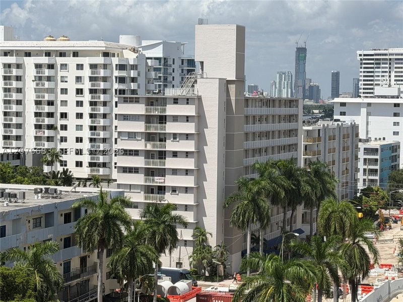 Condo for sale at Lincoln Towers E705