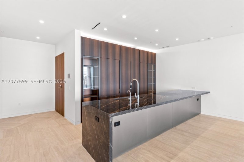 Aluguel de apartamento no Vita at Grove Isle L405