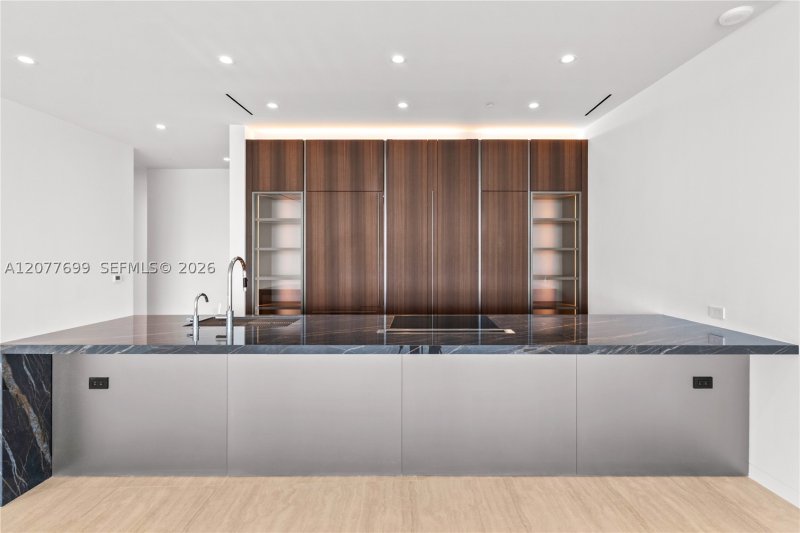 Aluguel de apartamento no Vita at Grove Isle L405