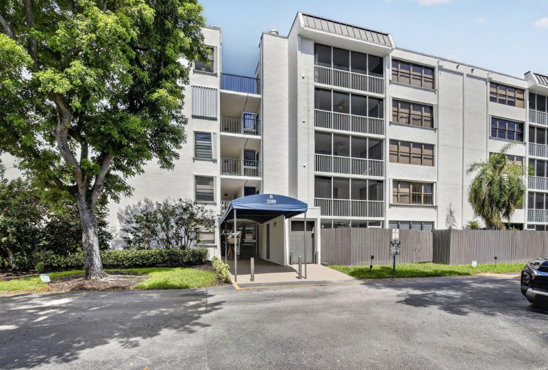 Condo for sale at Southview at Aventura 2B-B