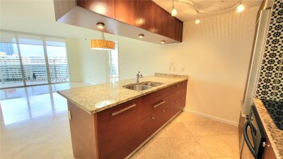 Comprar apartamento no Beach Club One 909