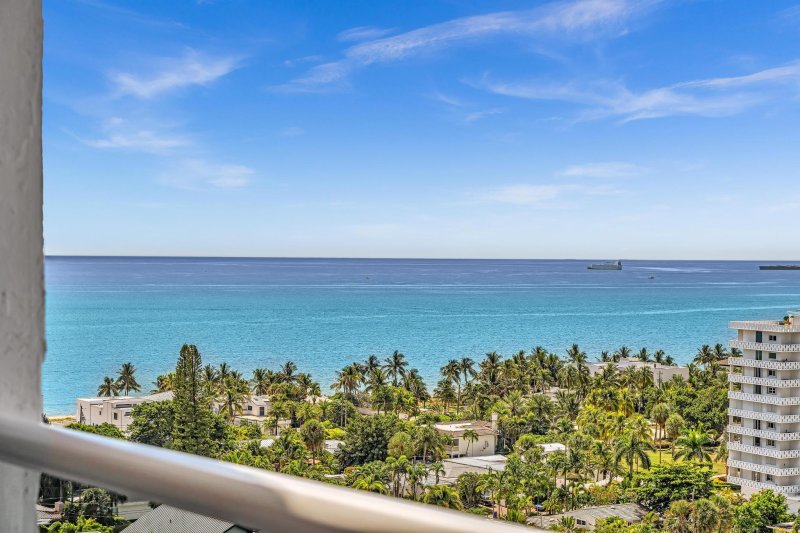 Condo for sale at Berkley South 16K