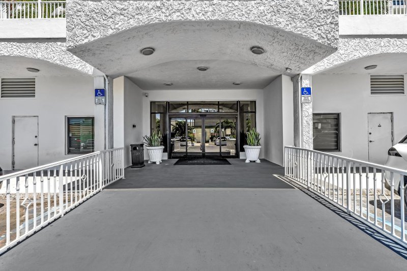 Condo for sale at Berkley South 16K