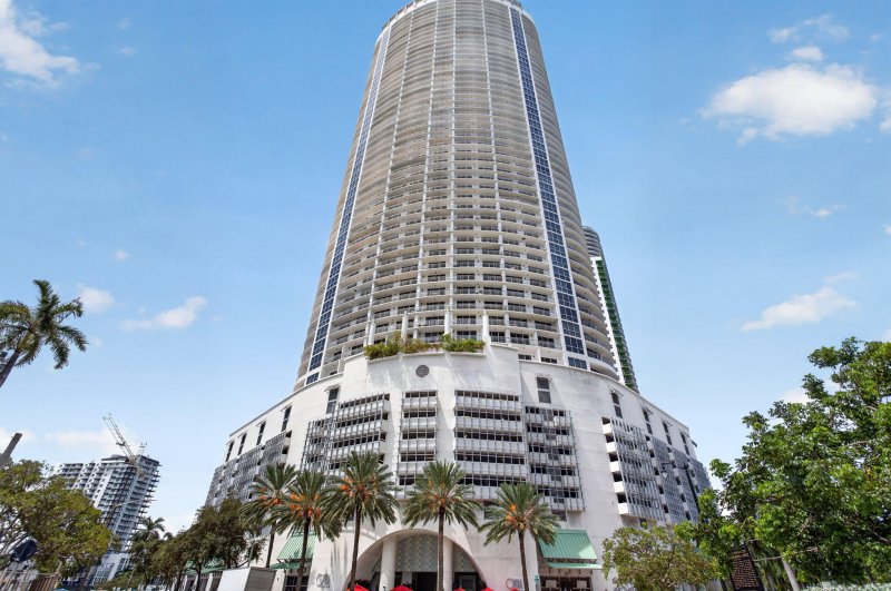 Condo for sale at Opera Tower 4109