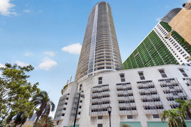 Condo for sale at Opera Tower 4109