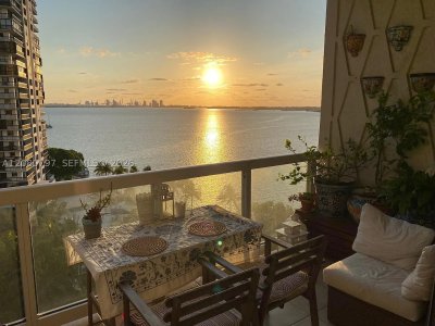Aluguel de apartamento no Brickell Townhouse 11F