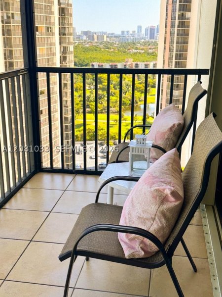 Apartment for rent at Coronado I 2302