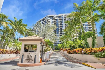 Aluguel de apartamento no Brickell Key One A1007
