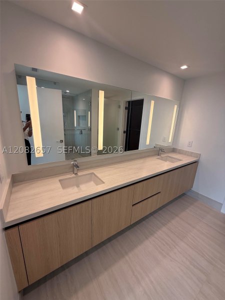 Condo for sale at One Park Tower by Turnberry 2703