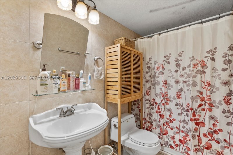 Condo for sale at Kennedy House 16B