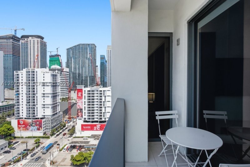Condo for sale at Smart Brickell Residences 1704