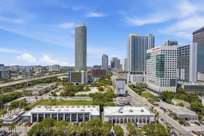Condo for sale at Smart Brickell Residences 1704