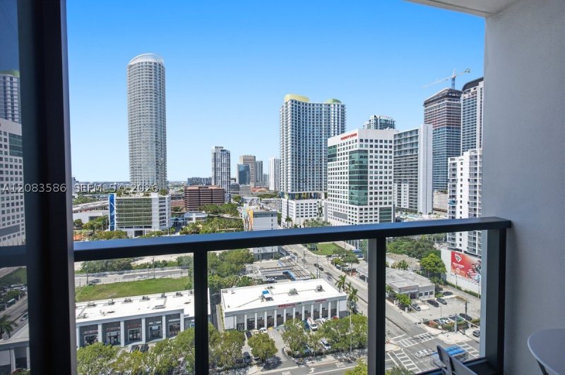 Condo for sale at Smart Brickell Residences 1704