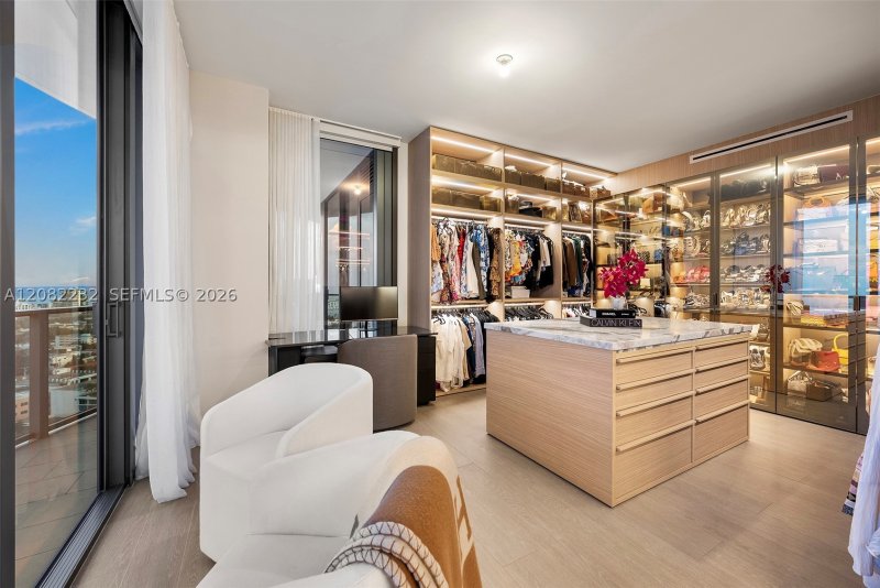 Comprar apartamento no Five Park Miami Beach 2318