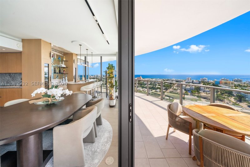 Comprar apartamento no Five Park Miami Beach 2318