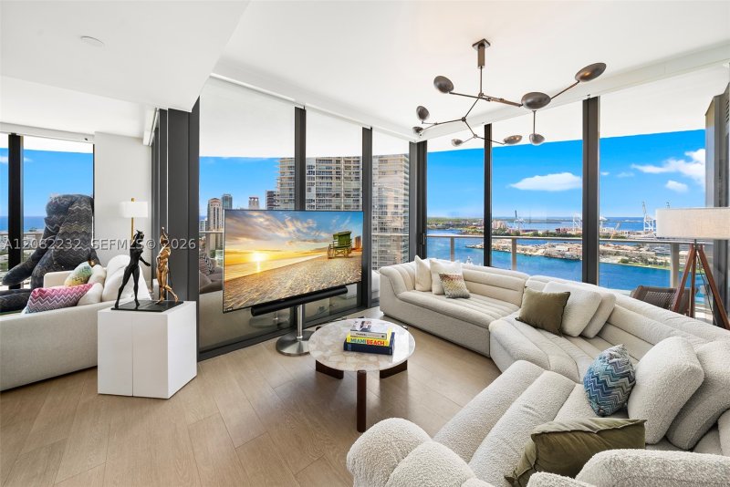 Comprar apartamento no Five Park Miami Beach 2318