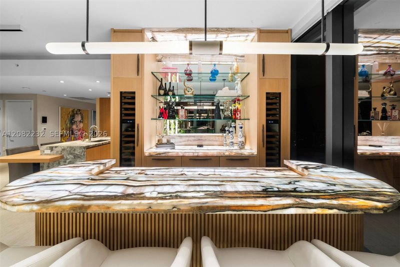 Comprar apartamento no Five Park Miami Beach 2318