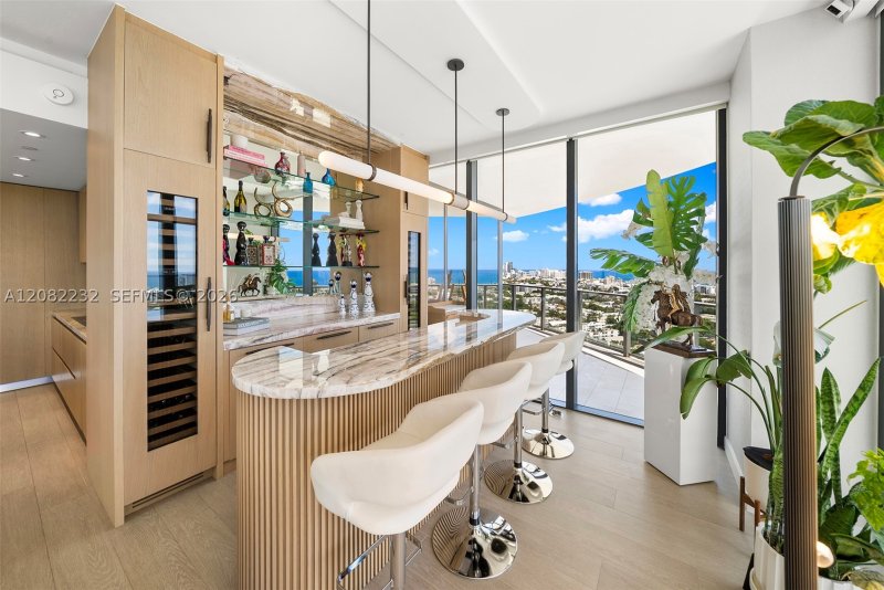Comprar apartamento no Five Park Miami Beach 2318