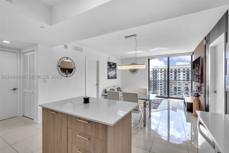 Apartment for rent at 5252 Paseo Doral 1709