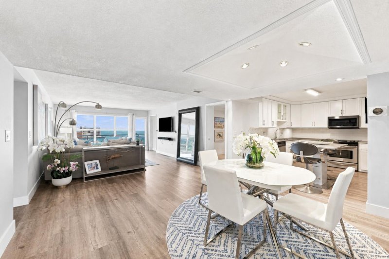 Condo for sale at Playa Del Mar 2415