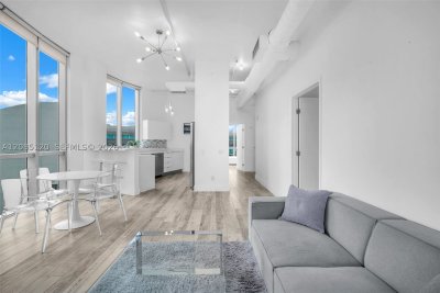 Comprar apartamento no Uptown Marina Lofts 725