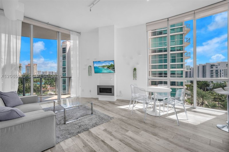Condo for sale at Uptown Marina Lofts 725