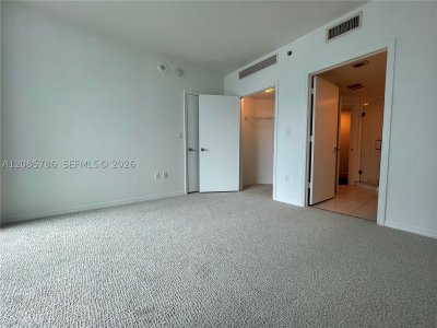 Comprar apartamento no 500 Brickell West Tower 2702