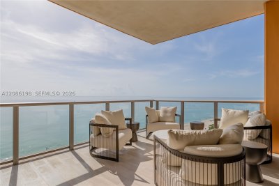 Aluguel de apartamento no Mansions at Acqualina 902