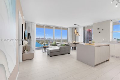 Comprar apartamento no Hyde Beach House R2008