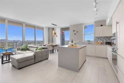 Comprar apartamento no Hyde Beach House R2008