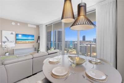 Comprar apartamento no Hyde Beach House R2008