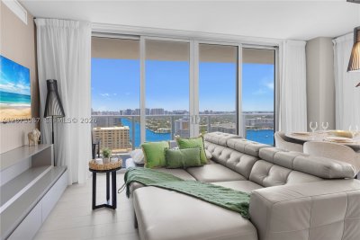 Comprar apartamento no Hyde Beach House R2008