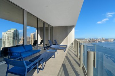 Comprar apartamento no Aston Martin Residences 3302E