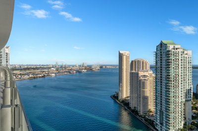 Comprar apartamento no Aston Martin Residences 3302E