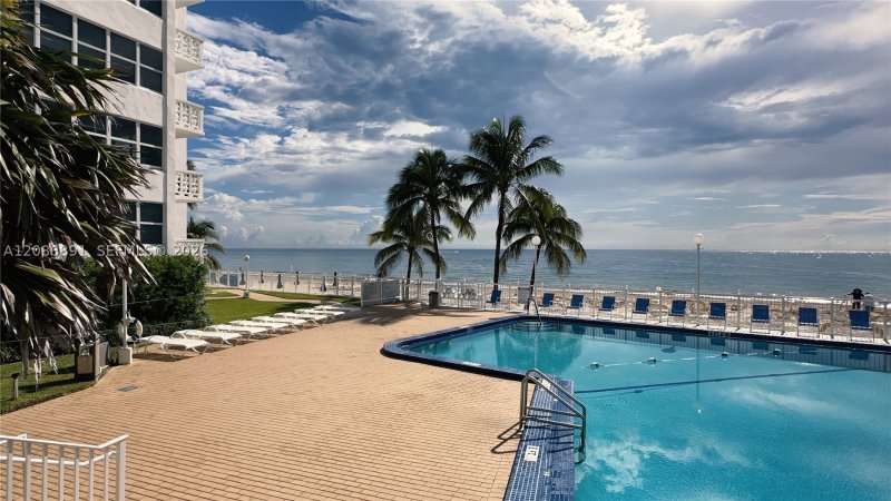 Condo for sale at Ocean Summit 408