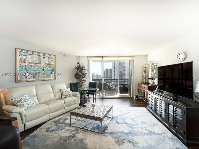 Comprar apartamento en Mystic Pointe 400 1607