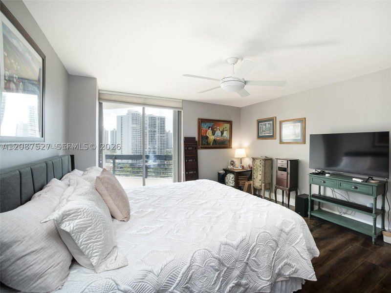 Comprar apartamento en Mystic Pointe 400 1607