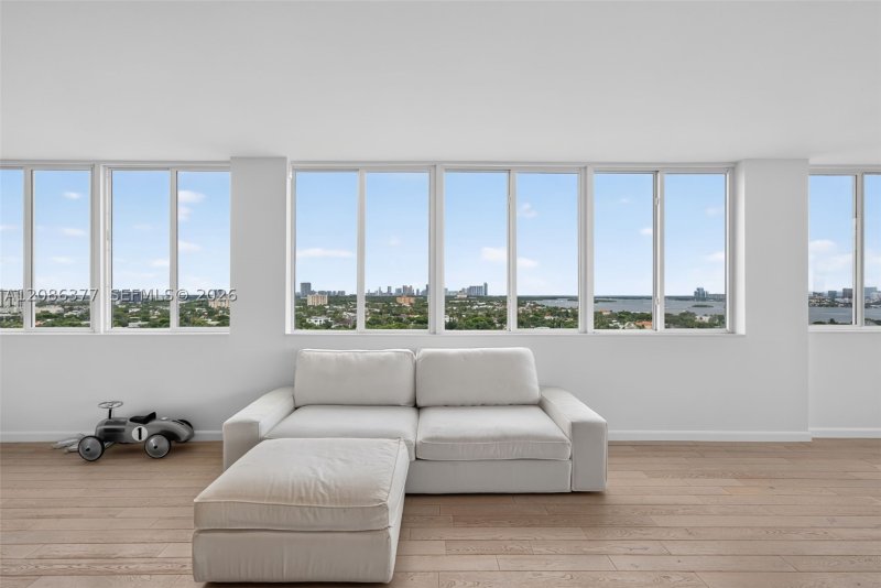 Condo for sale at Bayview Towers PH-D1