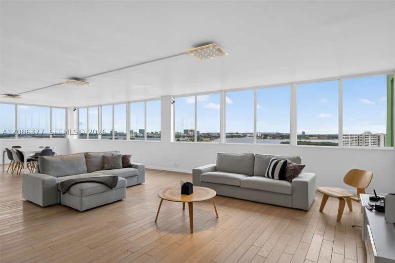 Condo for sale at Bayview Towers PH-D1