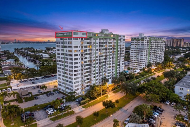 Condo for sale at Bayview Towers PH-D1