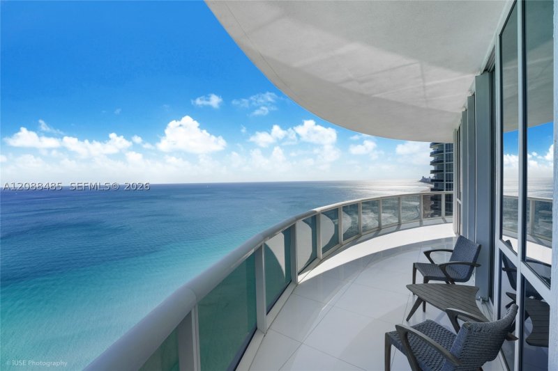 Comprar apartamento no Trump Tower Two 2701