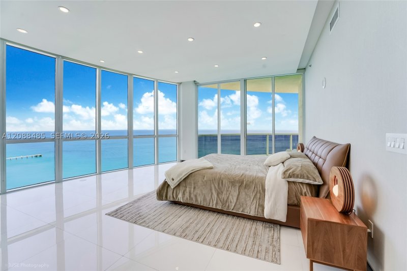 Comprar apartamento no Trump Tower Two 2701