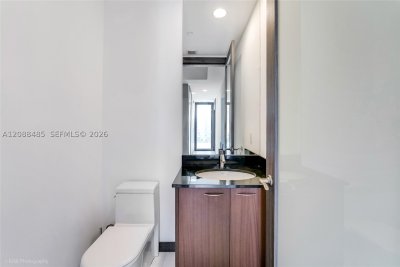 Comprar apartamento no Trump Tower Two 2701